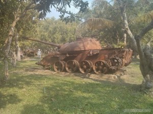 Siem Reap - war memorial tank