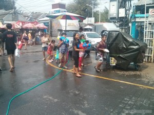 Songkran in Bangkok - Chatuchak kids 2