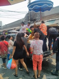 Songkran in Bangkok - Chatuchak water on buddha 1