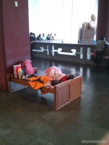 Sun Yat-Sen memorial - tourist sleeping