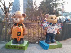 Taichung - bears decorated for Christmas