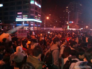 Taipei 101 New Years fireworks - crowd gathering 3