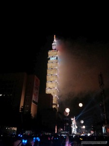 Taipei 101 New Years 2014 fireworks - smoke clearing