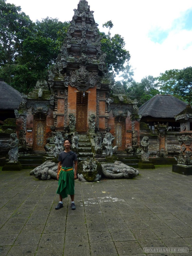 Ubud - portrait in sarong with temple