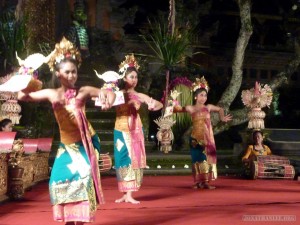 Ubud - welcome dance