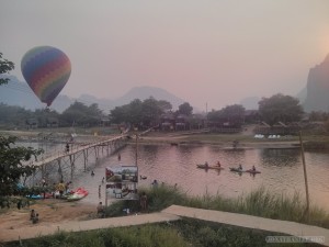 Vang Vieng - river view hot air balloon 2