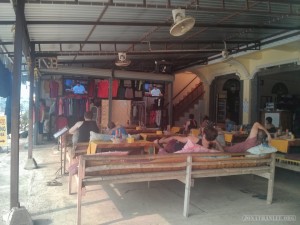 Vang Vieng - sofa bar