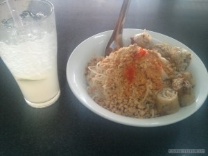 Vientiane - bee boon with nem nueng