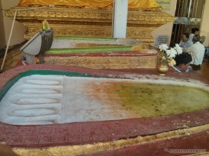 Yangon - Shwedagon pagoda buddha foot print