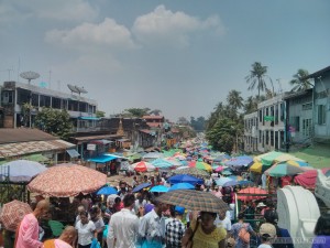 Yangon - Shwedagon pagoda east market