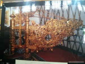 Yangon - Shwedagon pagoda photo gallery vane